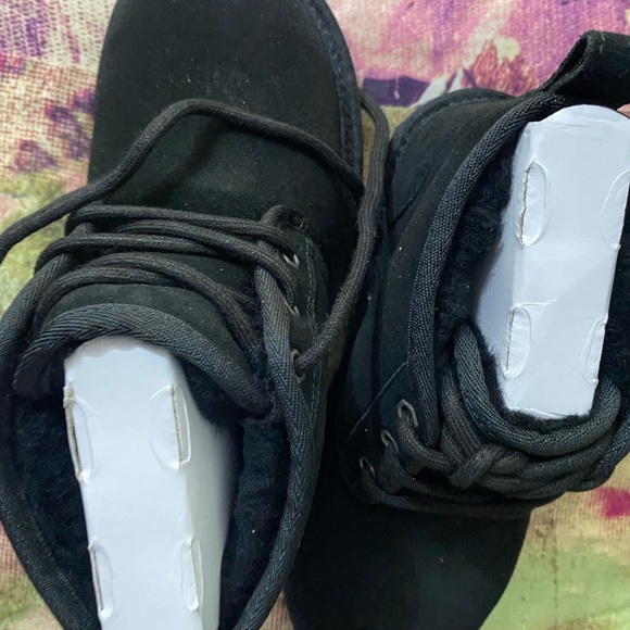 Hello, it is a new size .5 women's shoe - Picture 4 of 8